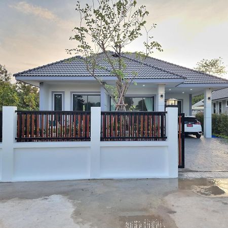 Baan Dalah Buriram Villa Eksteriør bilde